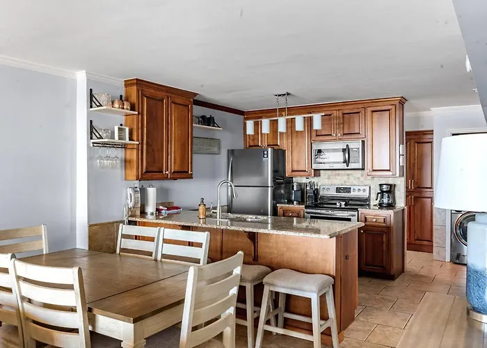 111 Harbour Place Apartment