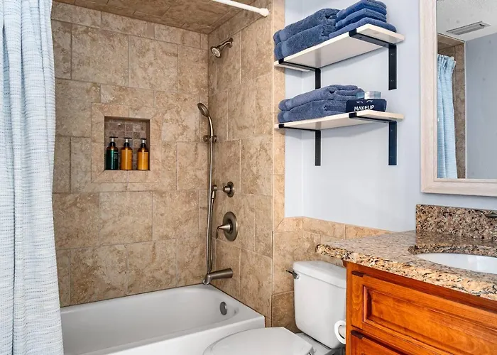 111 Harbour Place Apartment